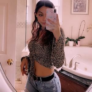 Meet your Posher, Valentina